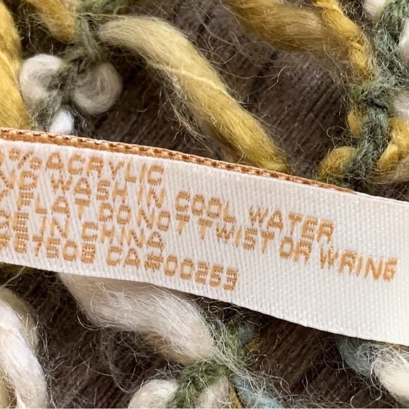 Scarf - Picture 3 of 7